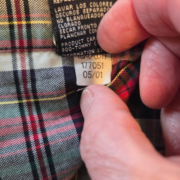 Vintage Tommy Hilfiger Shirt Men's M Red Plaid Button Up Preppy Academia Crest - Picture 9 of 11